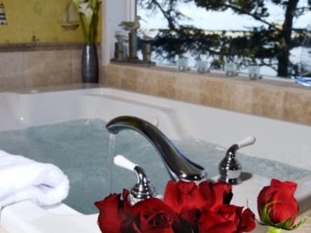 Beachfront Jacuzzi Suites In Lincoln City Oregon | Baywood Shores B&B